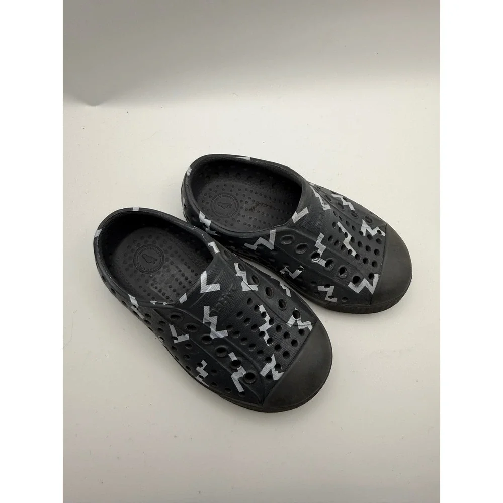 Native Jefferson Kids Shoes Size C6 Black White Lightning Bolt Slip On EVA